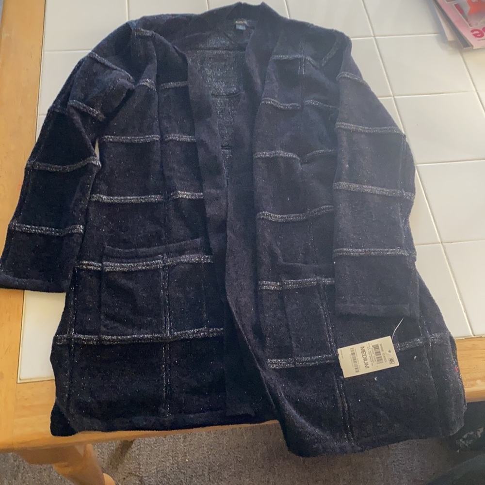 Sweater - Picture 6 of 7
